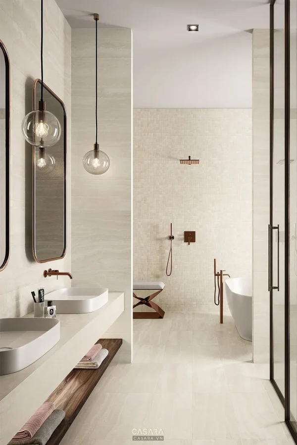 Ảnh phòng tắm có bồn đứng cạnh cửa sổ và tủ âm tường do Casara tuyển chọn cho thư viện thiết kế nội thất.