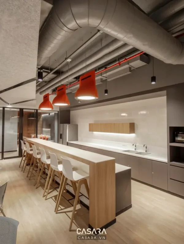 Ảnh pantry văn phòng sáng màu với bàn tròn và ghế cao do Casara tuyển chọn cho thư viện thiết kế nội thất.