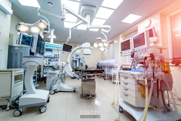 Ảnh phòng khách chờ cao cấp tông gỗ nâu trong khu y tế do Casara tuyển chọn cho thư viện thiết kế nội thất.
