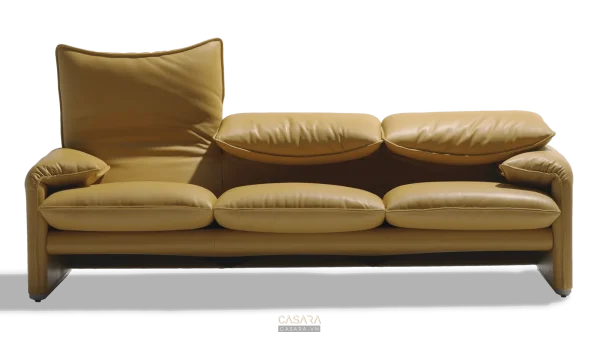 Ảnh góc sofa tối giản với đèn bàn trong không gian ấm do Casara tuyển chọn cho thư viện thiết kế nội thất.