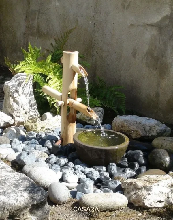 Ảnh khoảng xanh trong nhà cao tầng với bàn ghế ngoài trời do Casara tuyển chọn cho thư viện thiết kế nội thất.