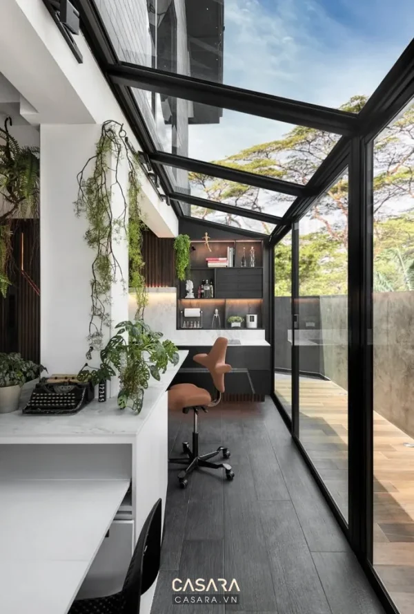Ảnh tiểu cảnh cỏ và sỏi trong sân trong tối giản do Casara tuyển chọn cho thư viện thiết kế nội thất.