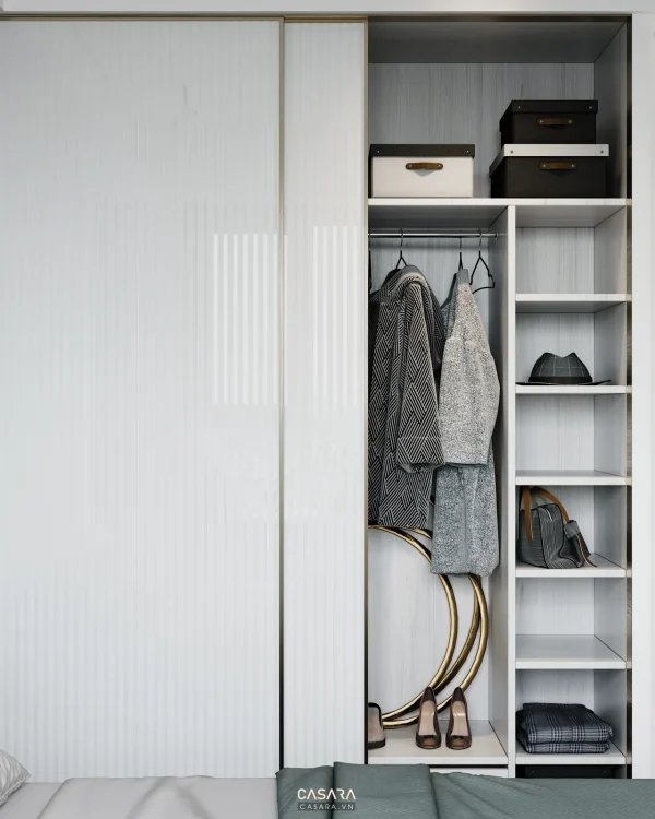 Ảnh tủ kệ cao cạnh cửa kính với các ô lưu trữ đóng mở do Casara tuyển chọn cho thư viện thiết kế nội thất.