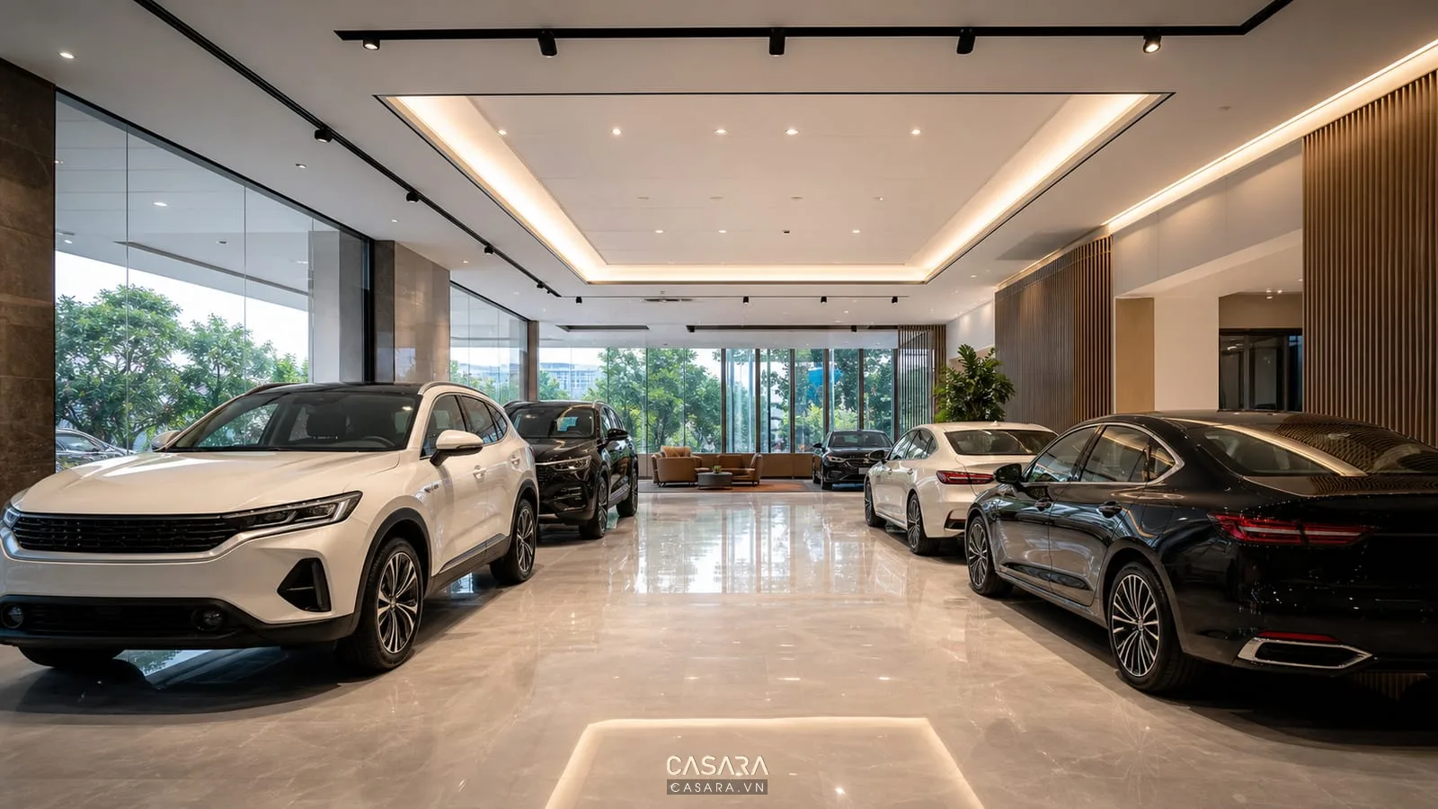 Khu trưng bày xe ô tô trong showroom với lối đi rộng và ánh sáng trần hiện đại