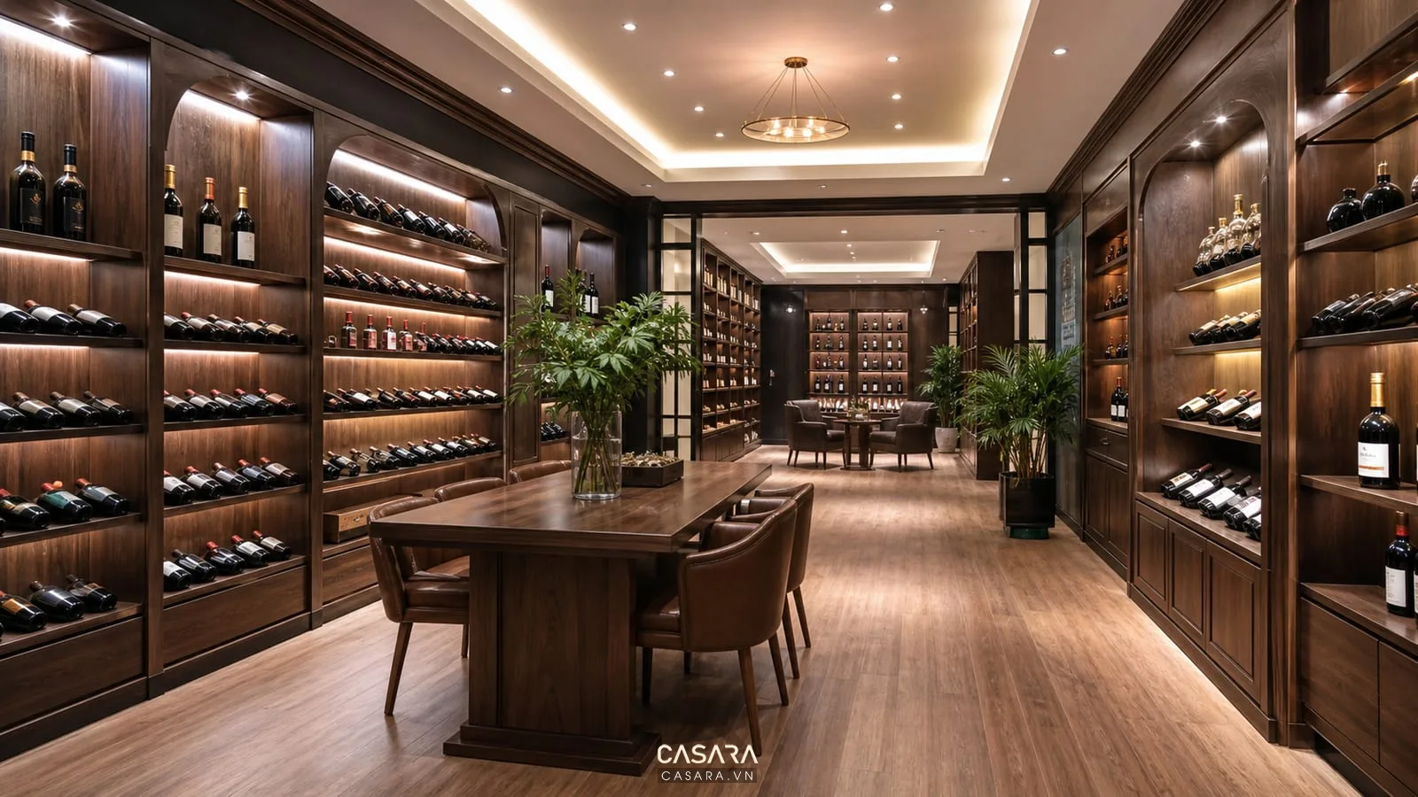 Kệ showroom rượu vang bằng gỗ tối màu với chai rượu, đèn rọi ấm và bàn tư vấn trong không gian sang trọng.