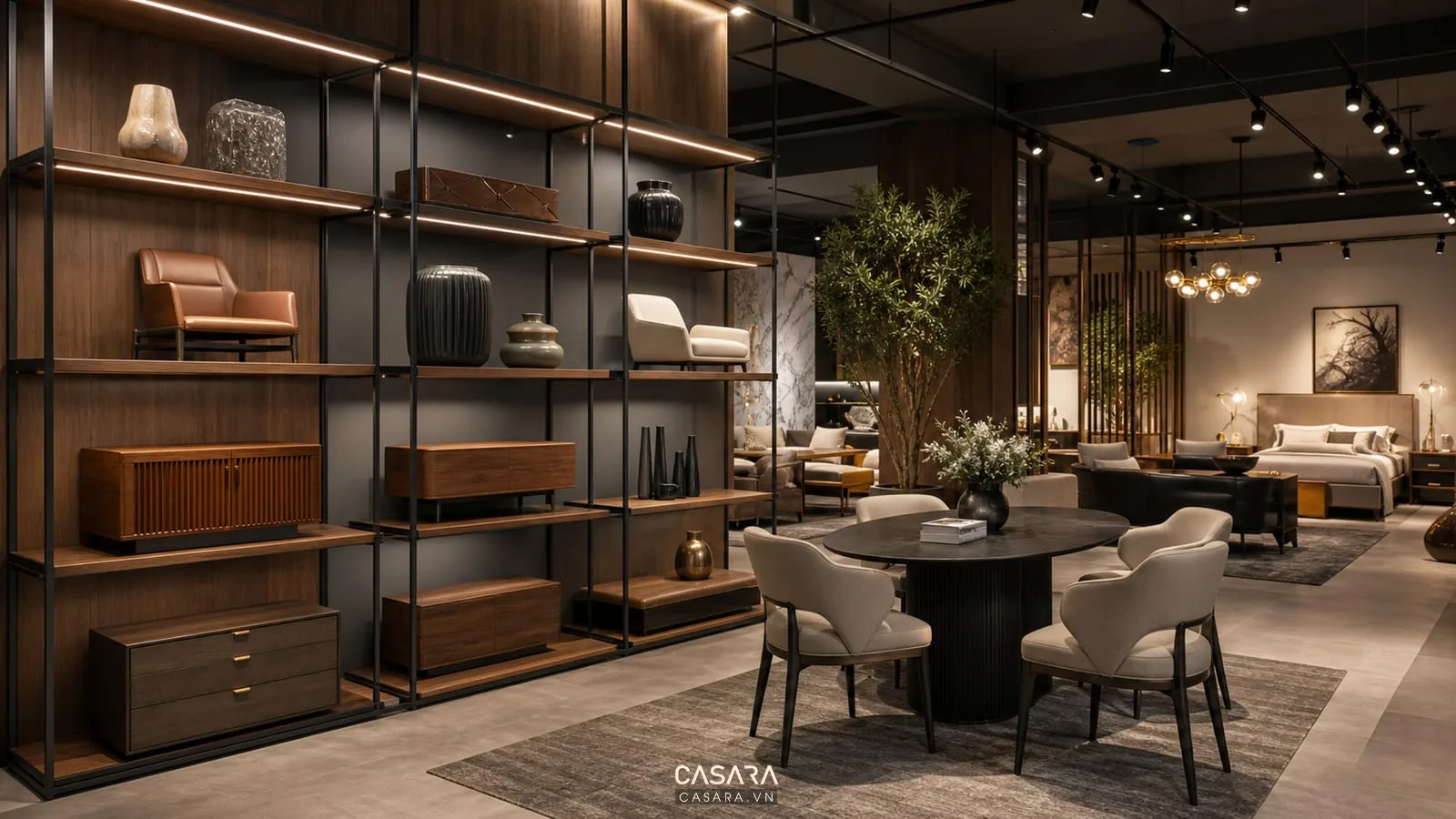 Kệ showroom thiết kế riêng cho nội thất cao cấp với khung gỗ kim loại, khoảng cách trưng bày rộng và ánh sáng chiếu điểm.