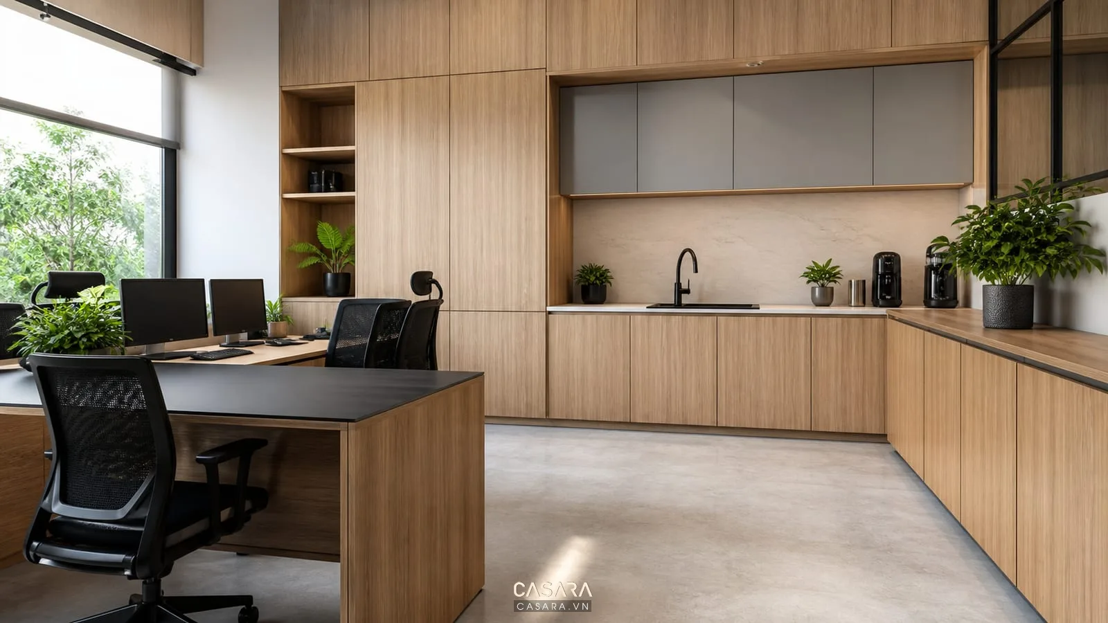 Văn phòng có pantry tủ lưu trữ vật liệu gỗ sáng và bề mặt dễ vệ sinh