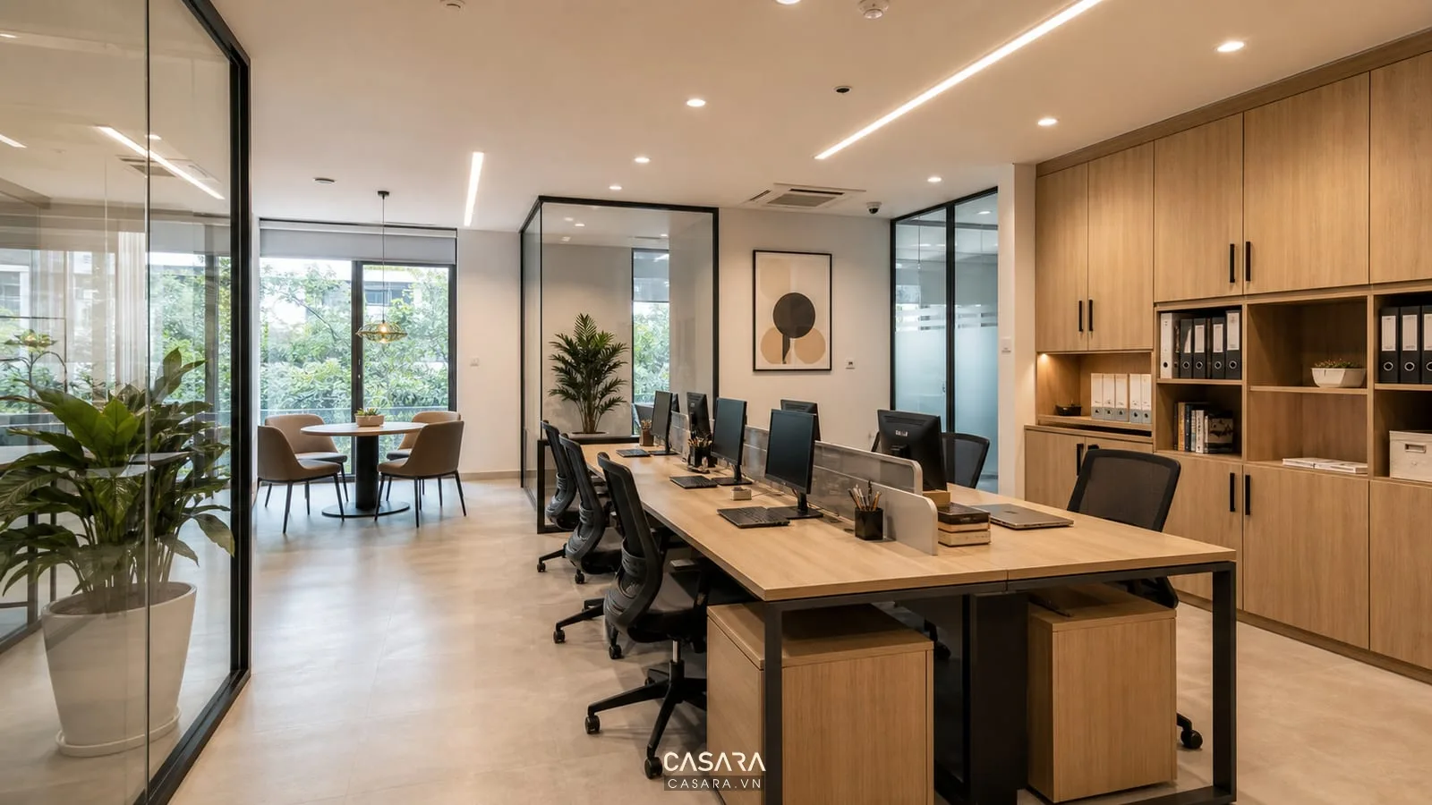thiết kế văn phòng 35m2 với cụm bàn và khu họp nhỏ