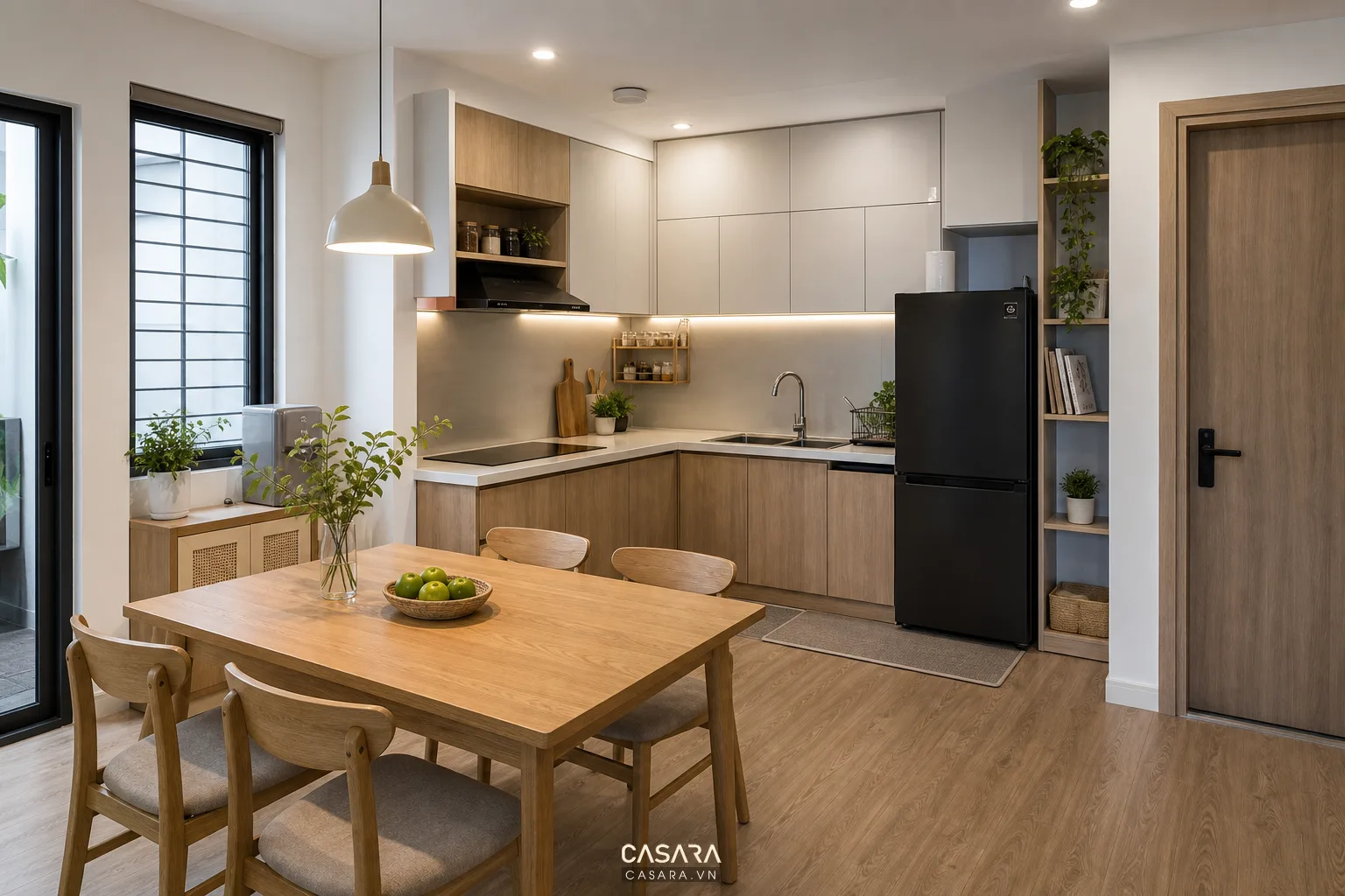 Bếp chữ L và bàn ăn nhỏ trong nhà giá rẻ với tủ laminate, mặt bếp sáng và lối đi rõ