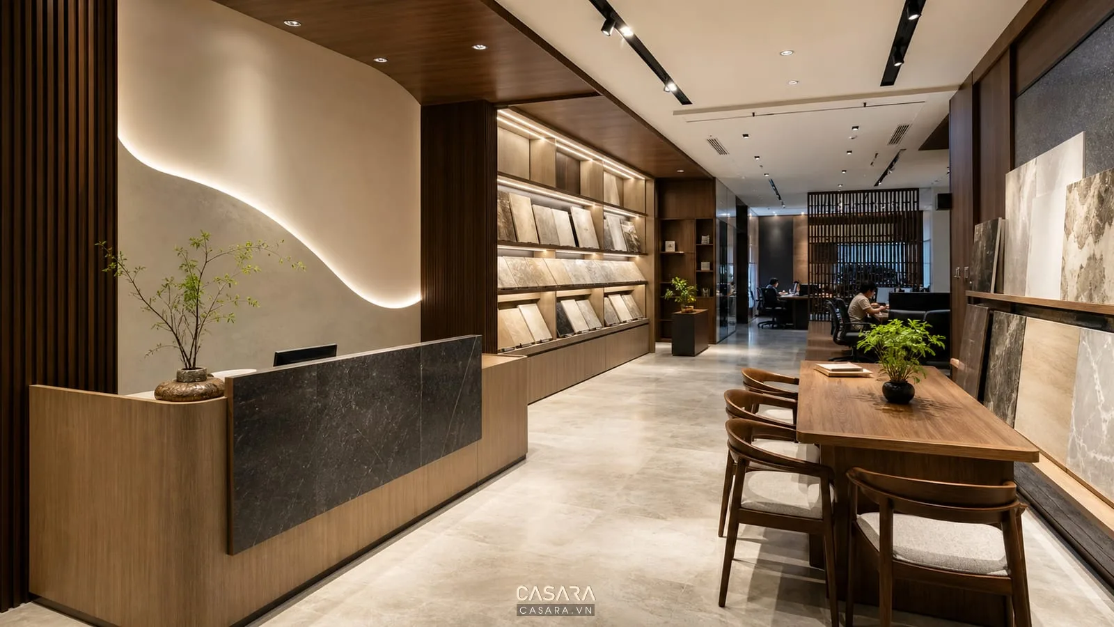 Thiết kế showroom văn phòng với quầy tiếp khách kệ trưng bày và bàn tư vấn bán hàng
