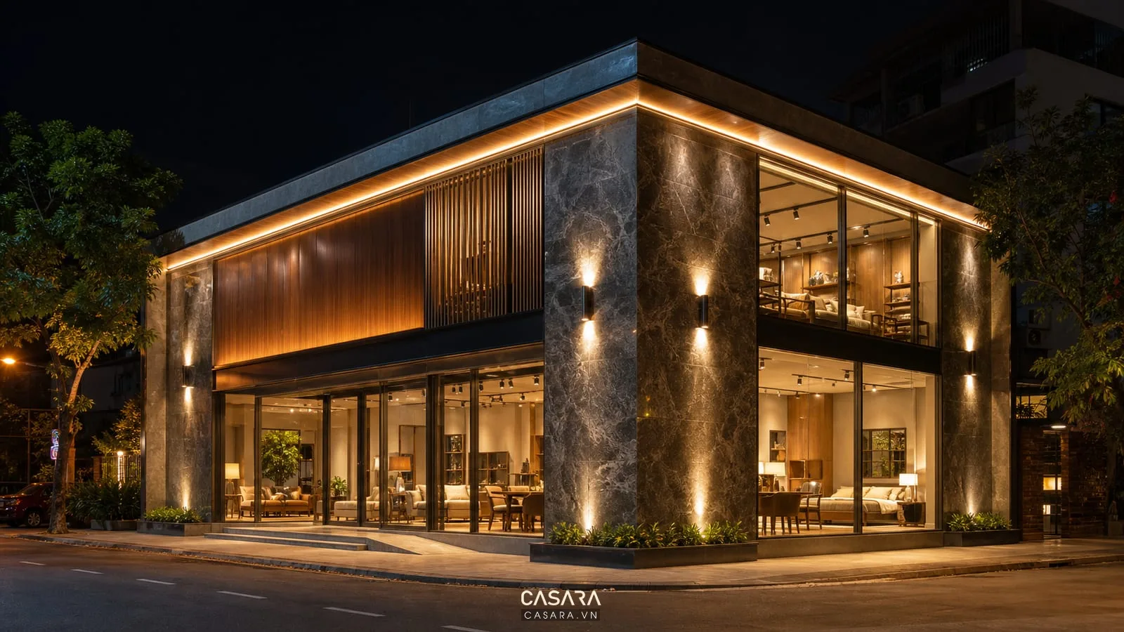 Showroom 2 mặt tiền ban đêm với kính sáng ấm và vật liệu sang trọng