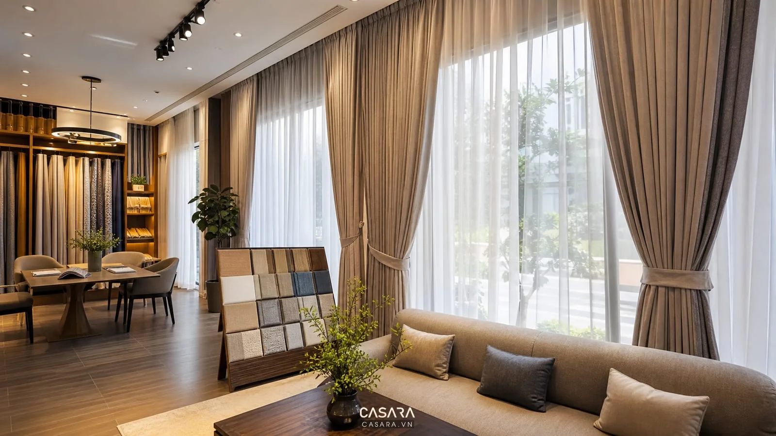 thiết kế showroom rèm trong showroom thiết kế nội thất có rèm vải rèm voan ánh sáng tự nhiên sofa và bảng mẫu màu