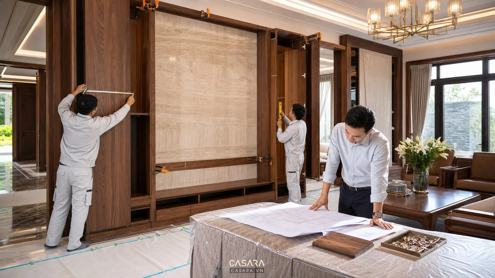 Công trường thi công biệt thự gỗ óc chó theo bản vẽ kỹ thuật