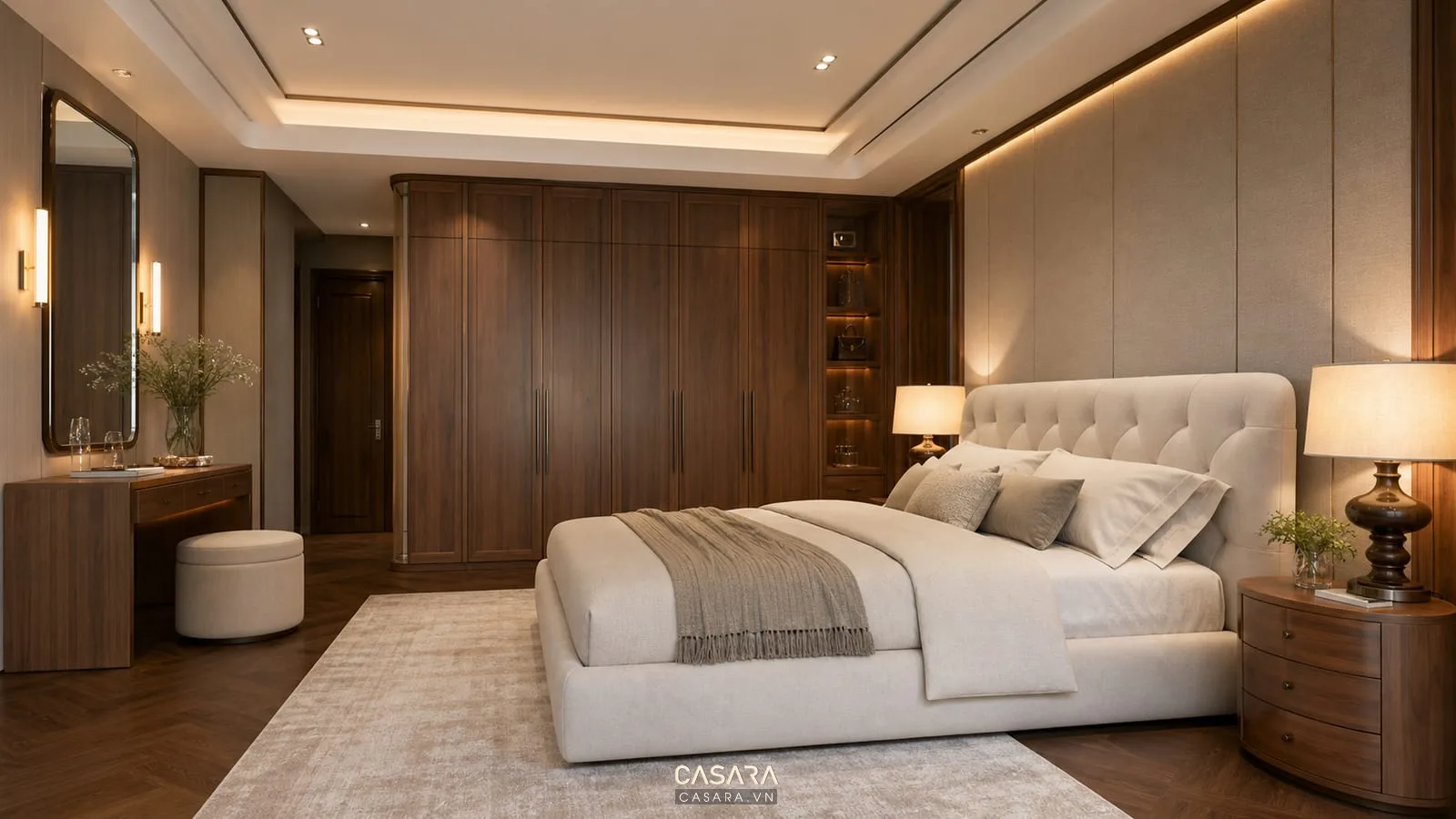 Phòng ngủ master biệt thự cao cấp có giường bọc nệm và tủ quần áo gỗ