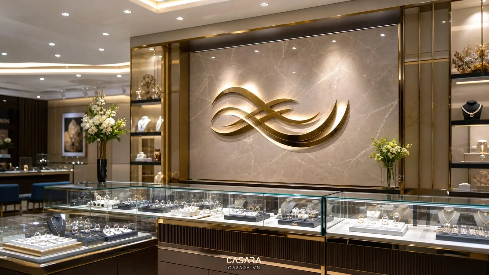 bảng hiệu showroom trang sức với tủ kính và ánh sáng điểm