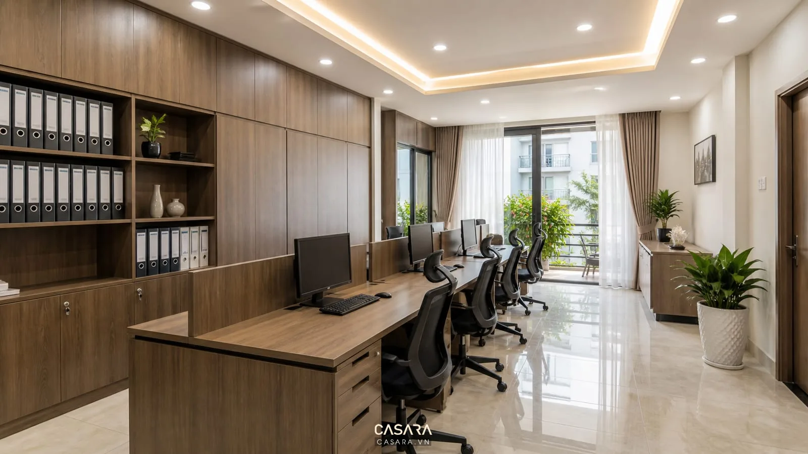 Nội thất văn phòng cho thuê trong nhà ở với tủ hồ sơ và bàn làm việc dài