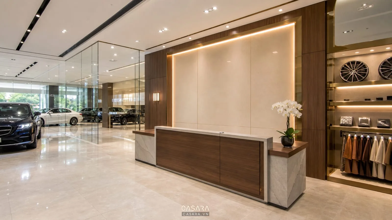 Showroom thiết kế nội thất ô tô với quầy lễ tân và vách thương hiệu