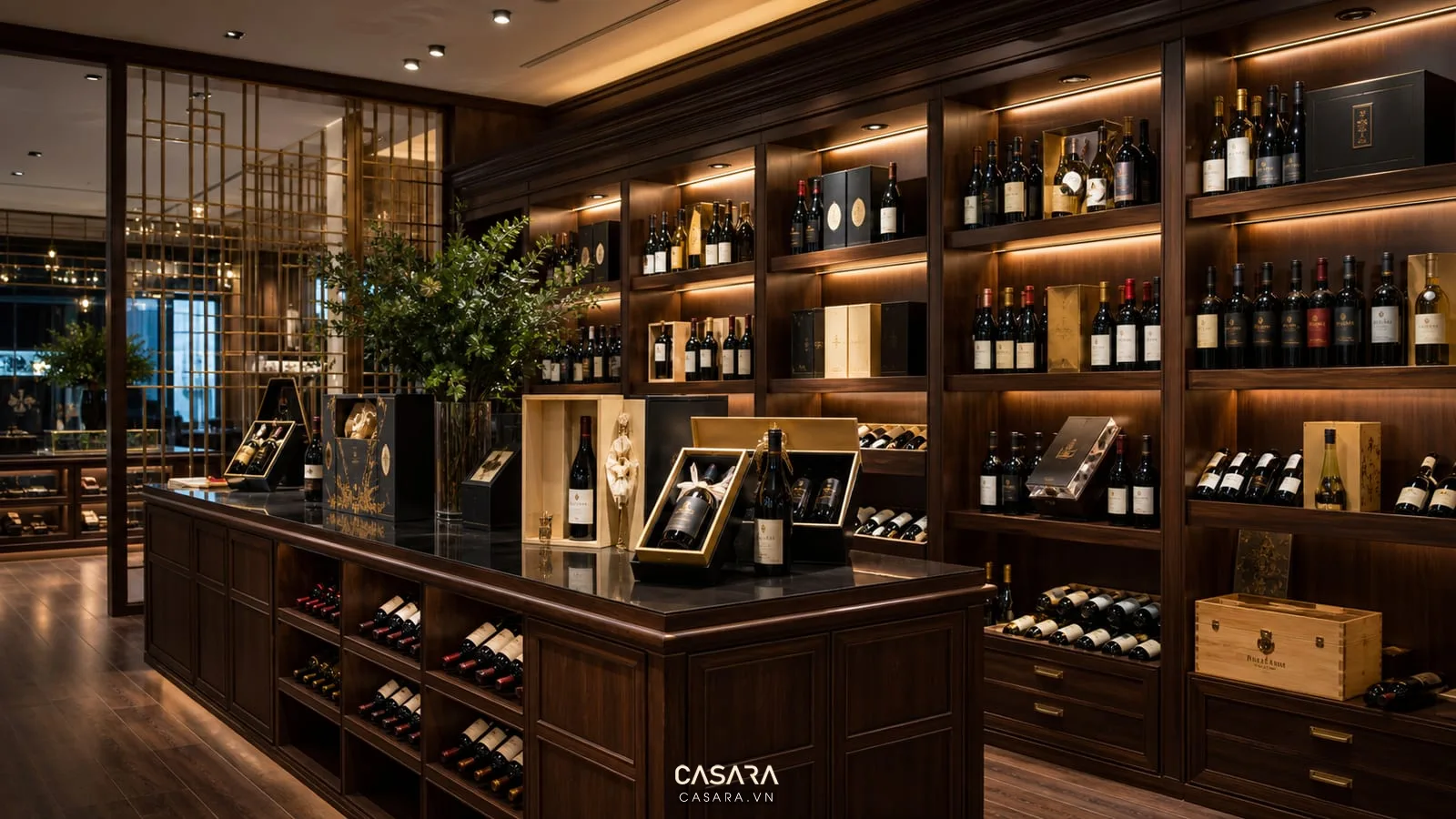kệ showroom rượu gỗ tối màu trưng bày chai rượu vang hộp rượu cao cấp và đèn rọi nhãn chai