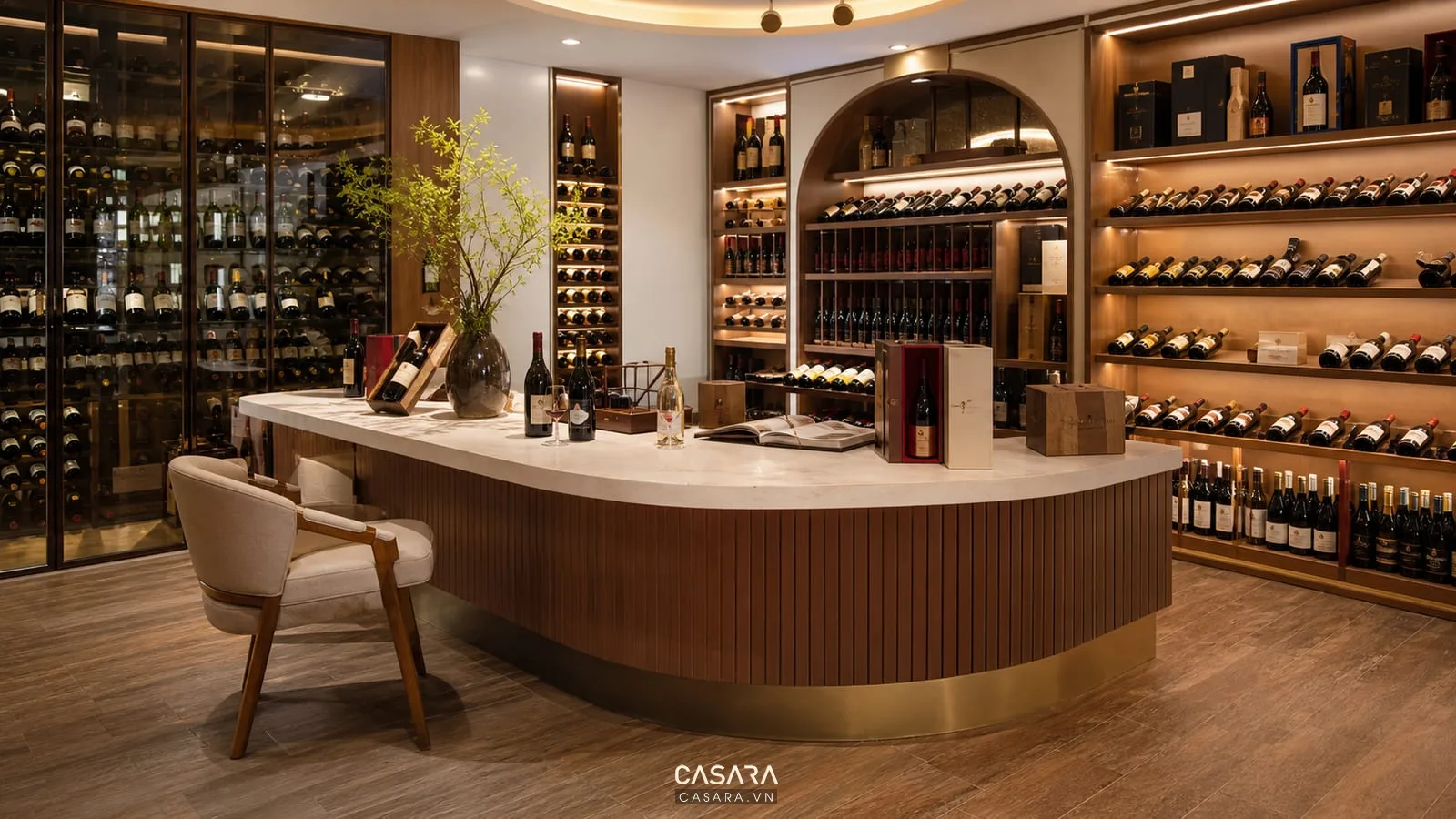 quầy tư vấn showroom rượu vang với logo tinh tế và hộp quà cao cấp