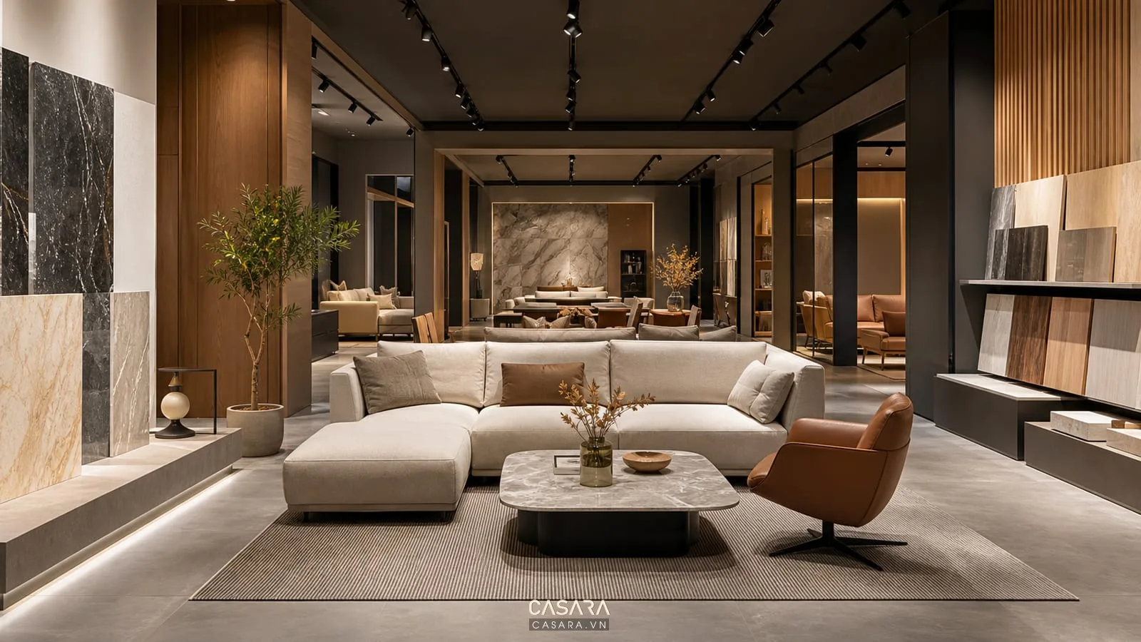 Showroom nội thất có ánh sáng rọi sản phẩm và vật liệu gỗ đá kim loại