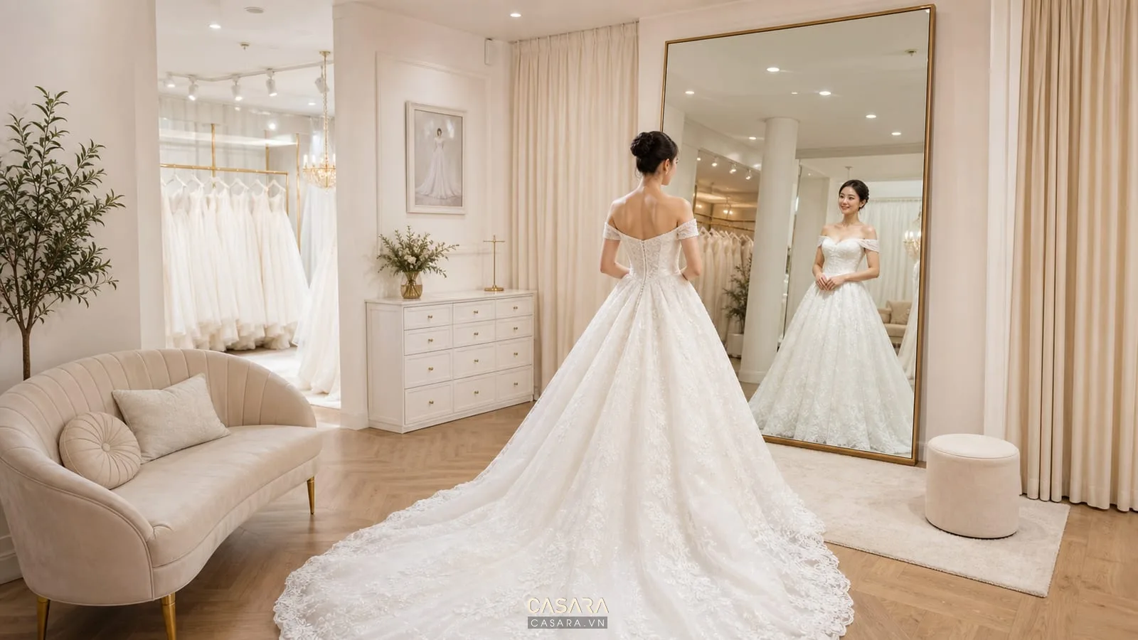 phòng thử váy cưới với gương toàn thân và rèm mềm