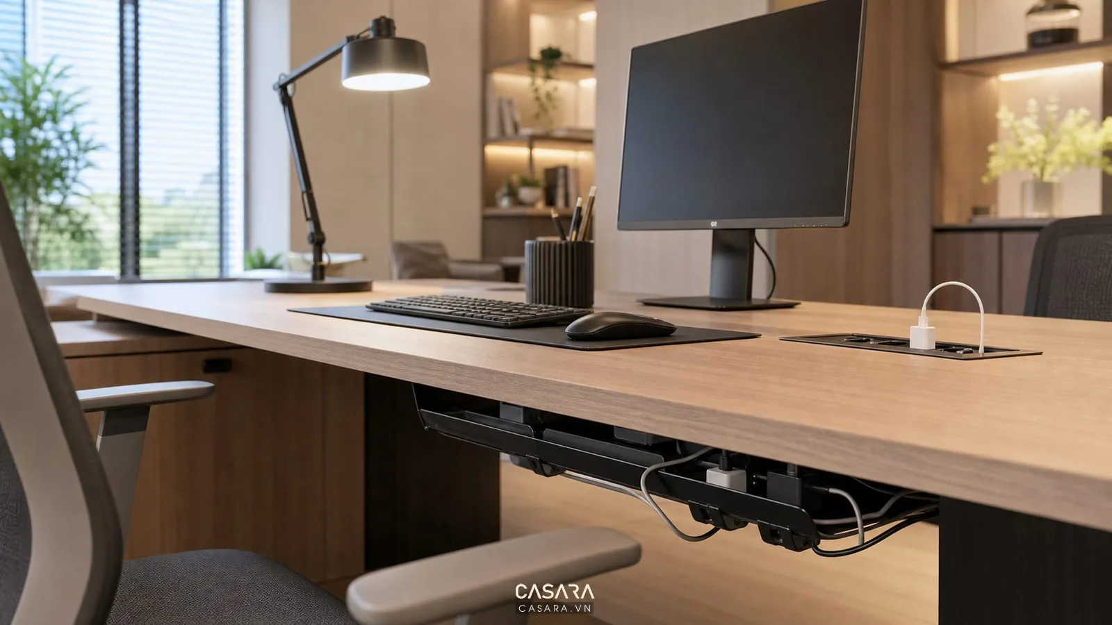 Máng dây điện và ổ cắm trong thiết kế văn phòng nhỏ 30m2