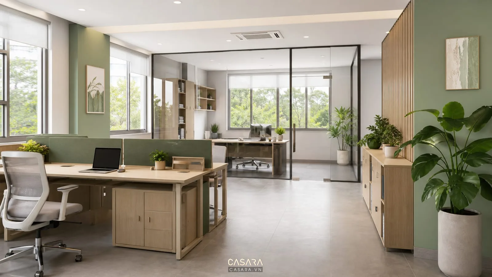 thiết kế văn phòng xanh 40m2 với cây xanh bàn gỗ sáng vách kính và ánh sáng tự nhiên