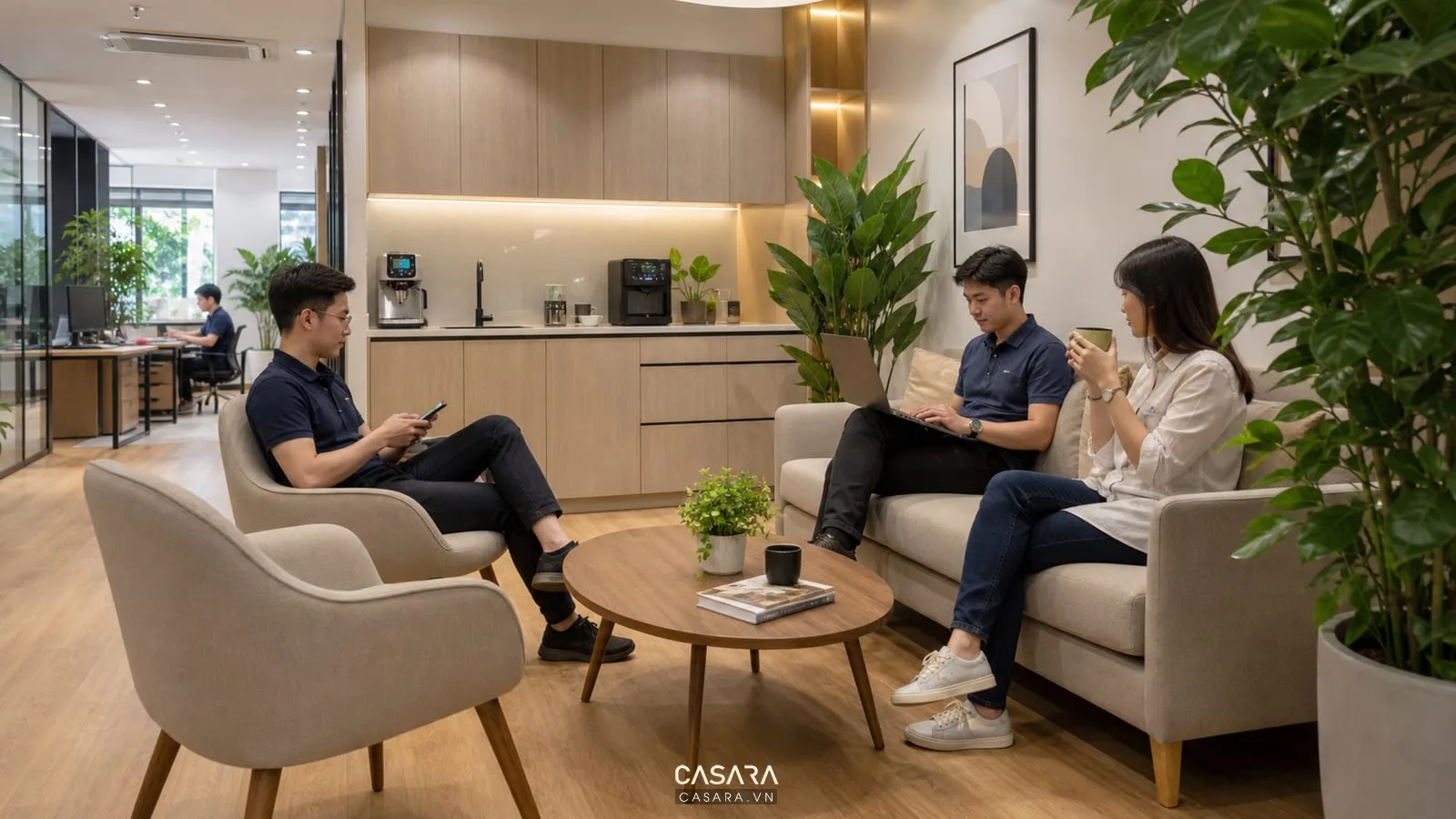 pantry văn phòng công ty IT có bàn cafe, sofa nhỏ và cây xanh