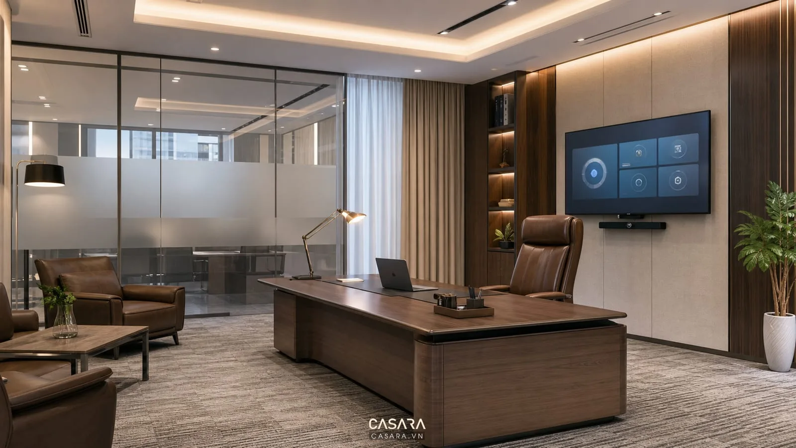 Thiết kế văn phòng giám đốc với vách kính mờ, rèm, đèn bàn, màn hình họp và thảm tiêu âm