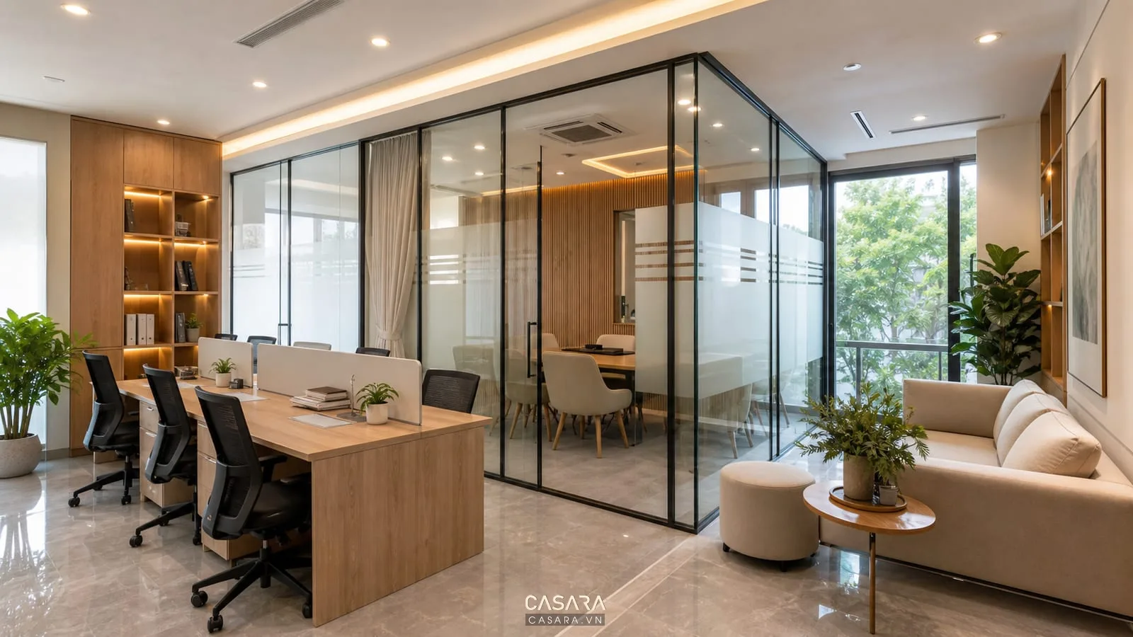 thiết kế văn phòng kính 30m2 có vách kính và bàn làm việc module