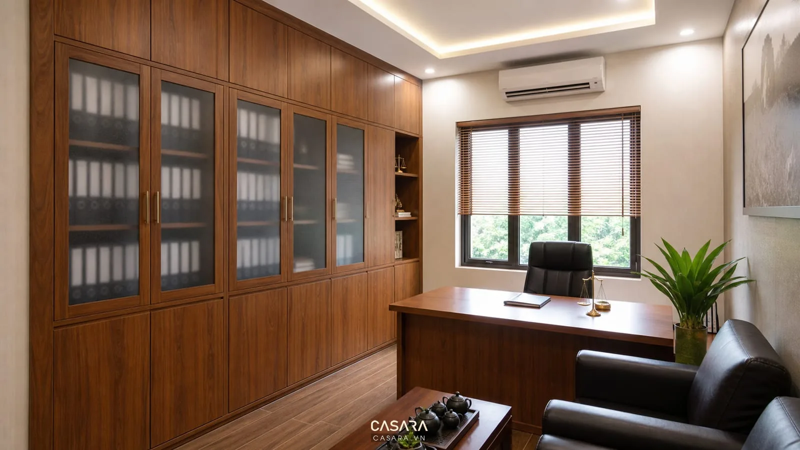 tủ hồ sơ âm tường trong văn phòng luật sư nhỏ với cánh gỗ và kính mờ