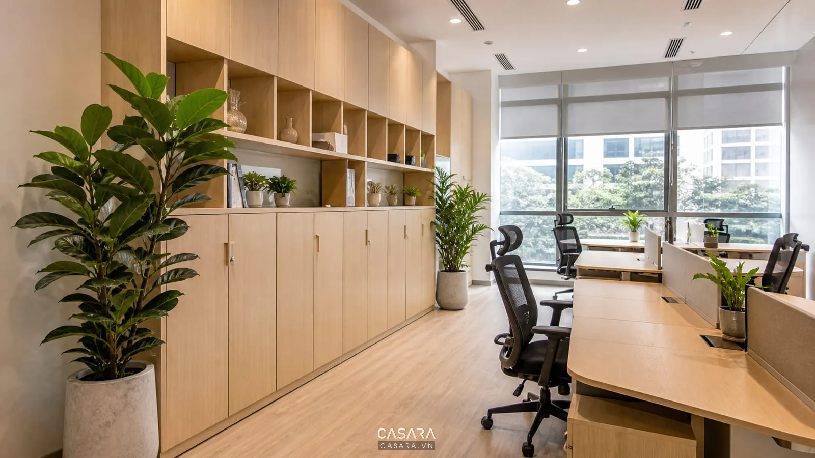 văn phòng xanh vật liệu gỗ sáng cây xanh và tủ lưu trữ