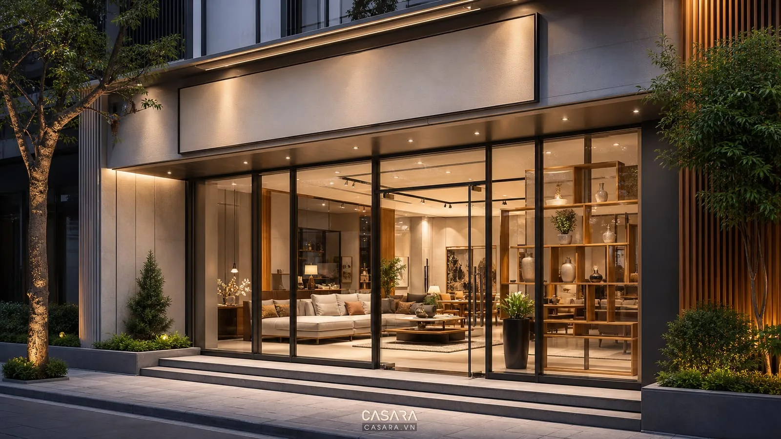 Mặt tiền showroom nội thất sang trọng với bảng hiệu, cửa kính lớn và khu trưng bày sáng rõ