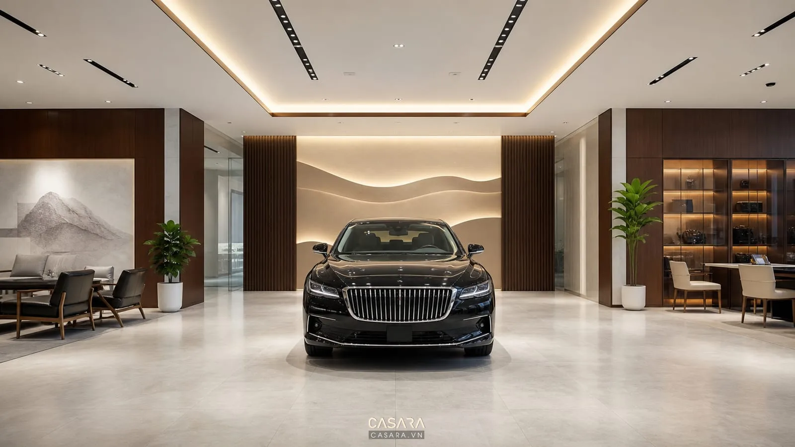 Xe ô tô chủ lực trên trục nhìn chính của showroom ô tô với ánh sáng trần đều