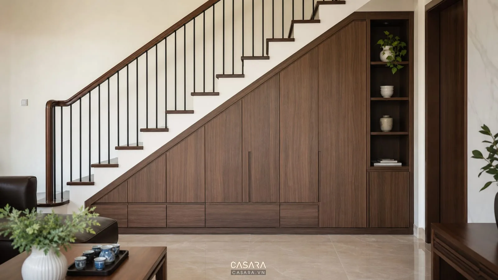 tủ gỗ dưới gầm cầu thang phòng khách có ngăn kéo và cánh phẳng
