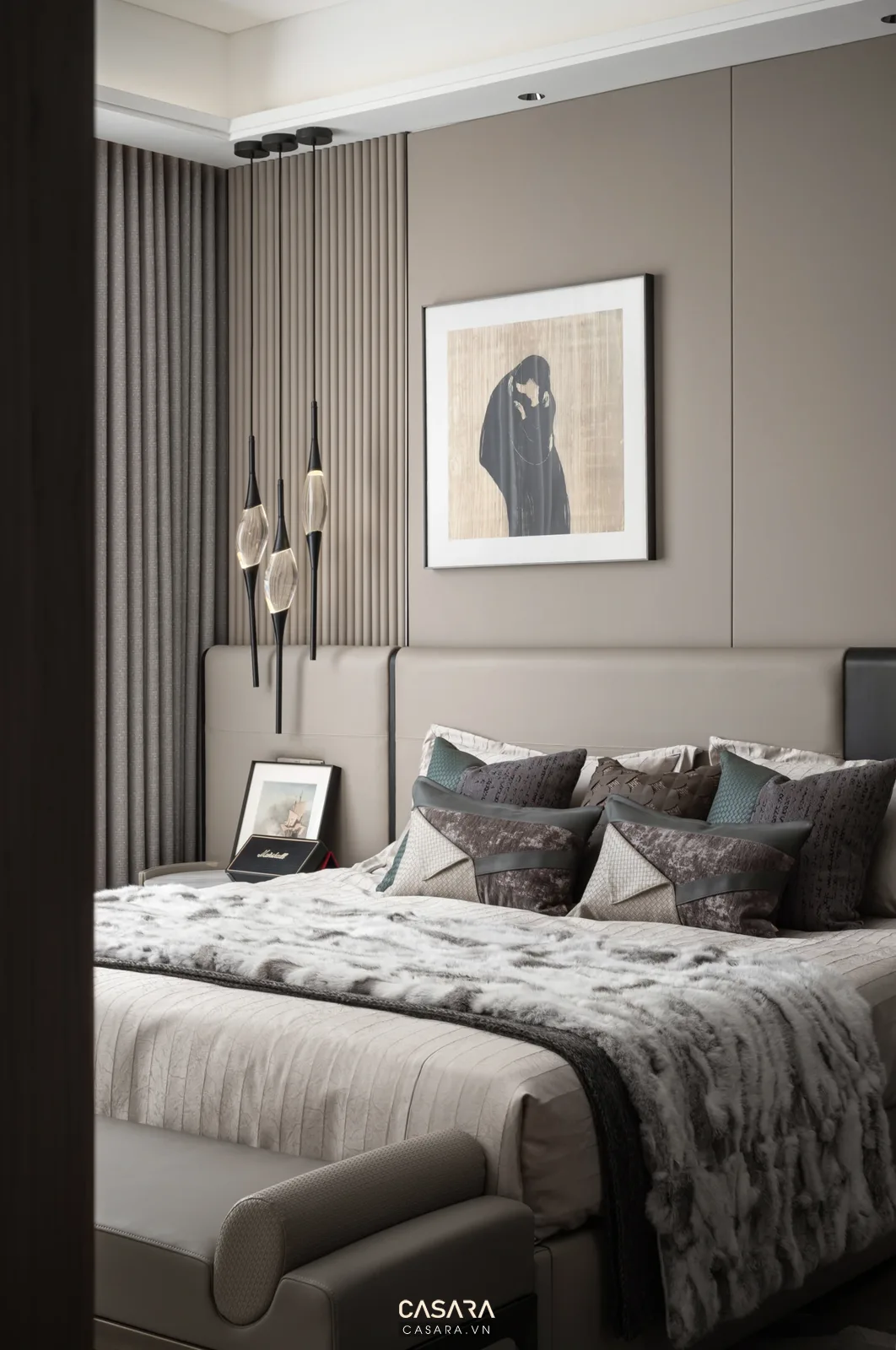 Phòng ngủ căn hộ 60m2 với giường bọc nệm và tủ áo cánh phẳng