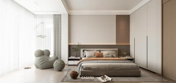 Phòng ngủ hiện đại có giường lớn, tủ âm tường và ghế thư giãn bên cửa sổ