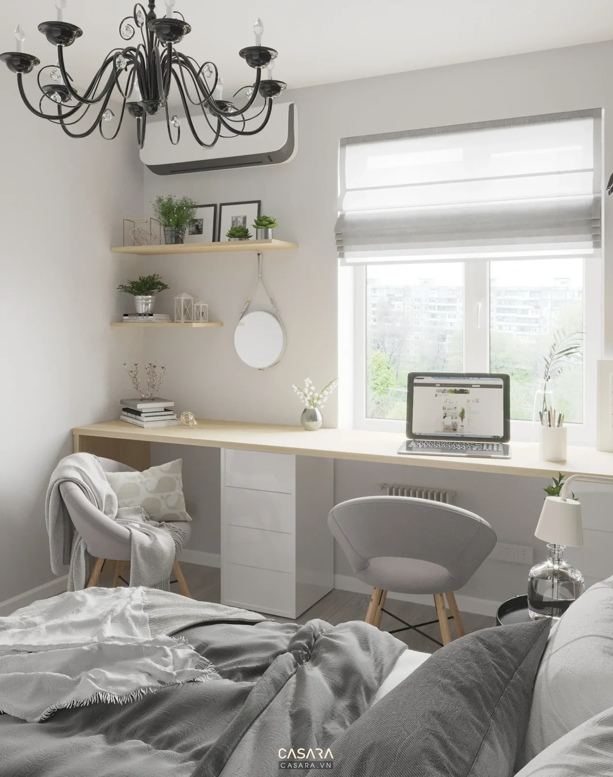 Phòng làm việc nhỏ trong căn hộ phong cách kiến trúc Hàn Quốc với bàn gỗ sáng cạnh cửa sổ, ghế vải, kệ âm tường, ổ cắm gọn và rèm trắng