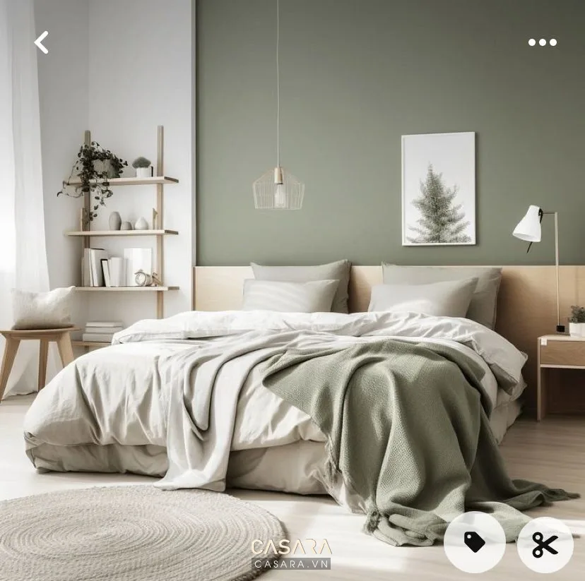 Phòng ngủ trang trí nhà kiểu Hàn Quốc với giường thấp, ga trắng kem, tủ đầu giường gỗ sáng, rèm voan và ánh sáng tự nhiên dịu