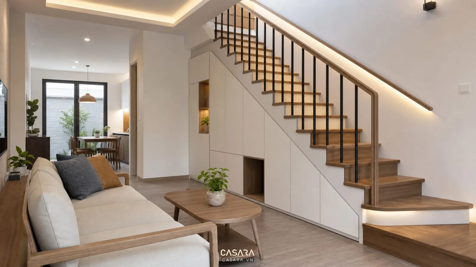 Cầu thang hiện đại cho nhà ống có gầm thang làm tủ lưu trữ, cánh tủ phẳng màu trắng, bậc gỗ, đèn hắt và phòng khách nhỏ gọn