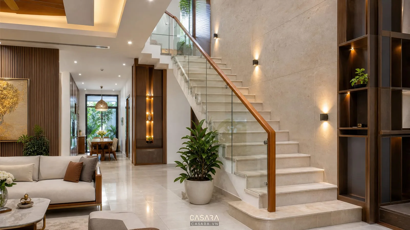 Cầu thang đẹp nhà phố với bậc đá, lan can kính và ánh sáng ấm