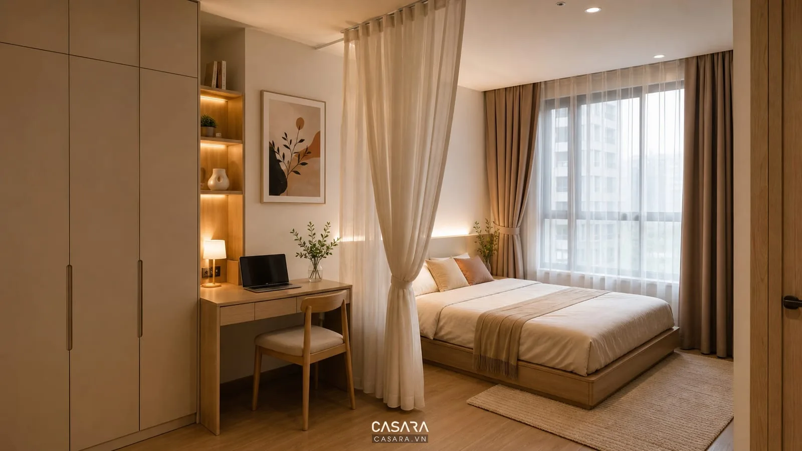 Căn hộ chung cư mini với vùng ngủ gọn, giường sát tường, rèm phân khu, tủ lưu trữ kín và bàn làm việc nhỏ