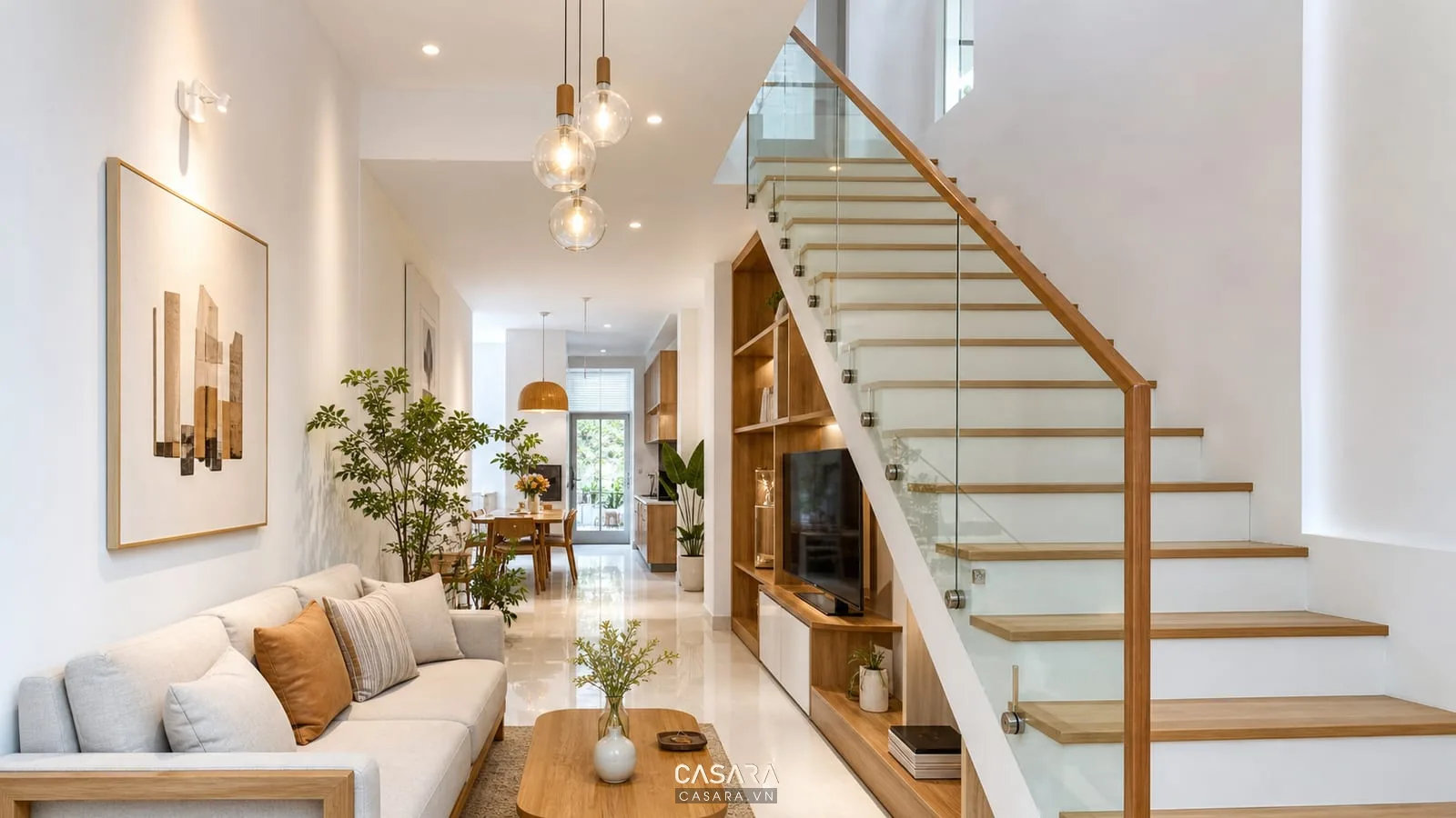 Mẫu cầu thang nhà ống đẹp với bậc gỗ sáng lan can kính và tường trắng