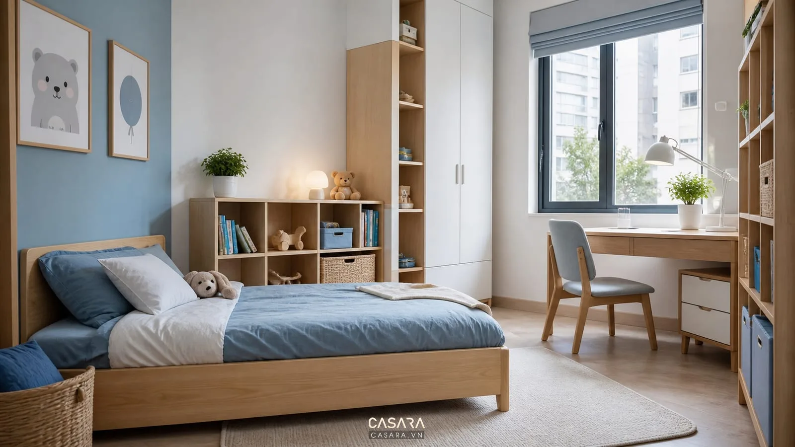 Phòng ngủ cho bé phong cách Scandinavian với giường gỗ sáng và bàn học