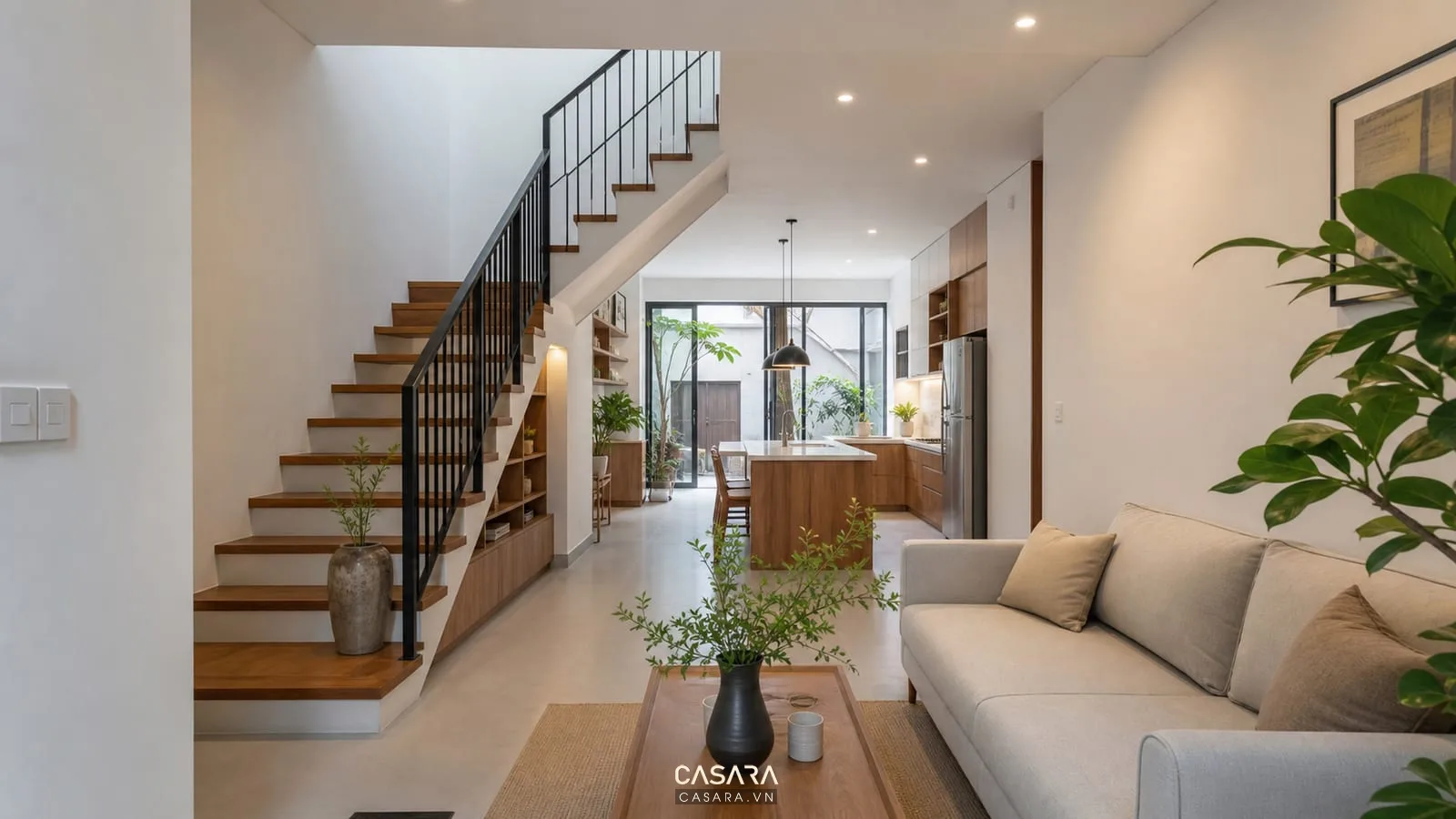 Cầu thang nhà 4m với bậc gỗ lan can sắt mảnh trong nhà phố hẹp