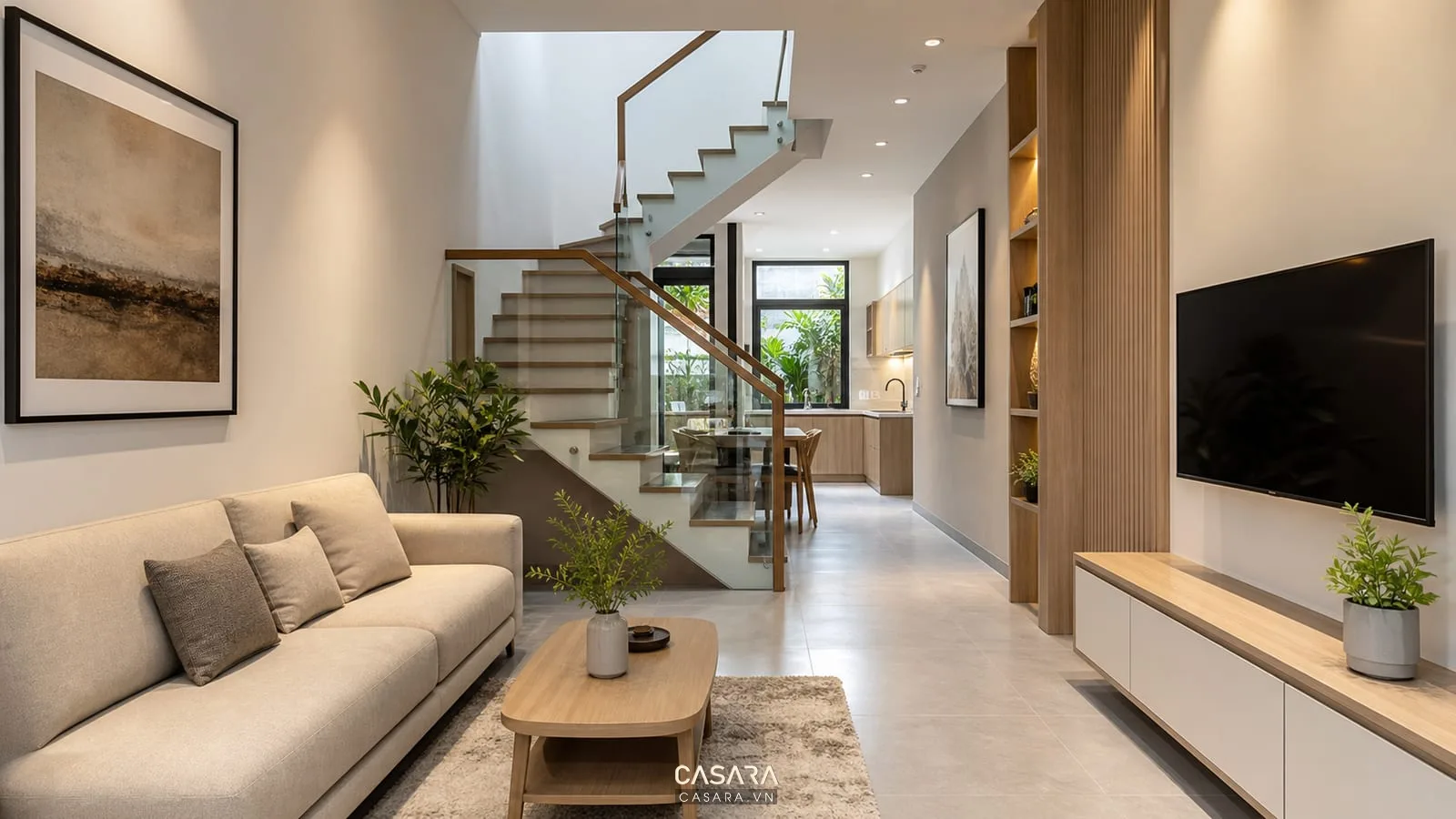 Phòng khách nhà ống có cầu thang giữa với sofa gọn và kệ tivi hiện đại