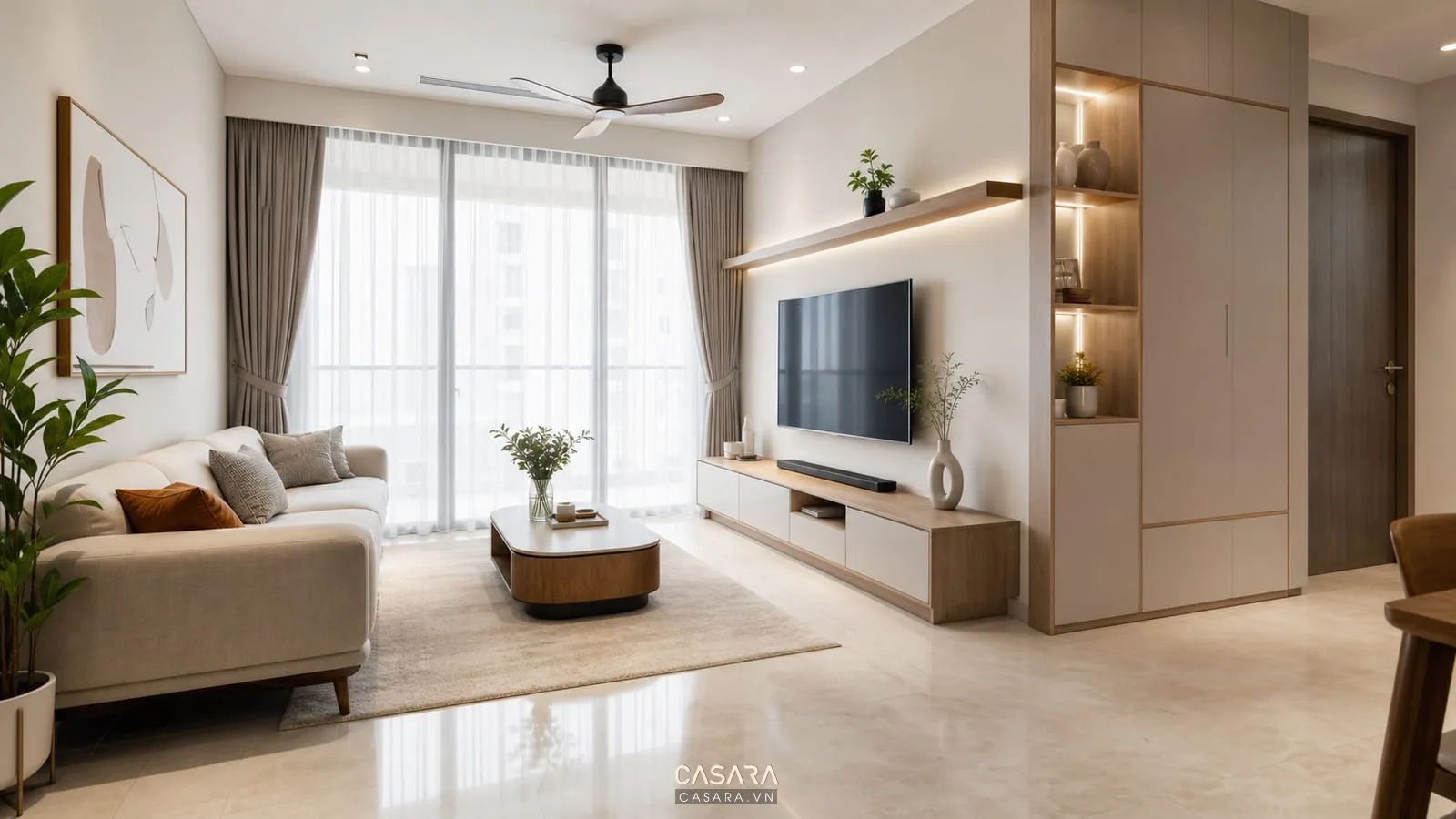 phòng khách chung cư có sofa kệ tivi và hệ tủ tỷ lệ cân đối