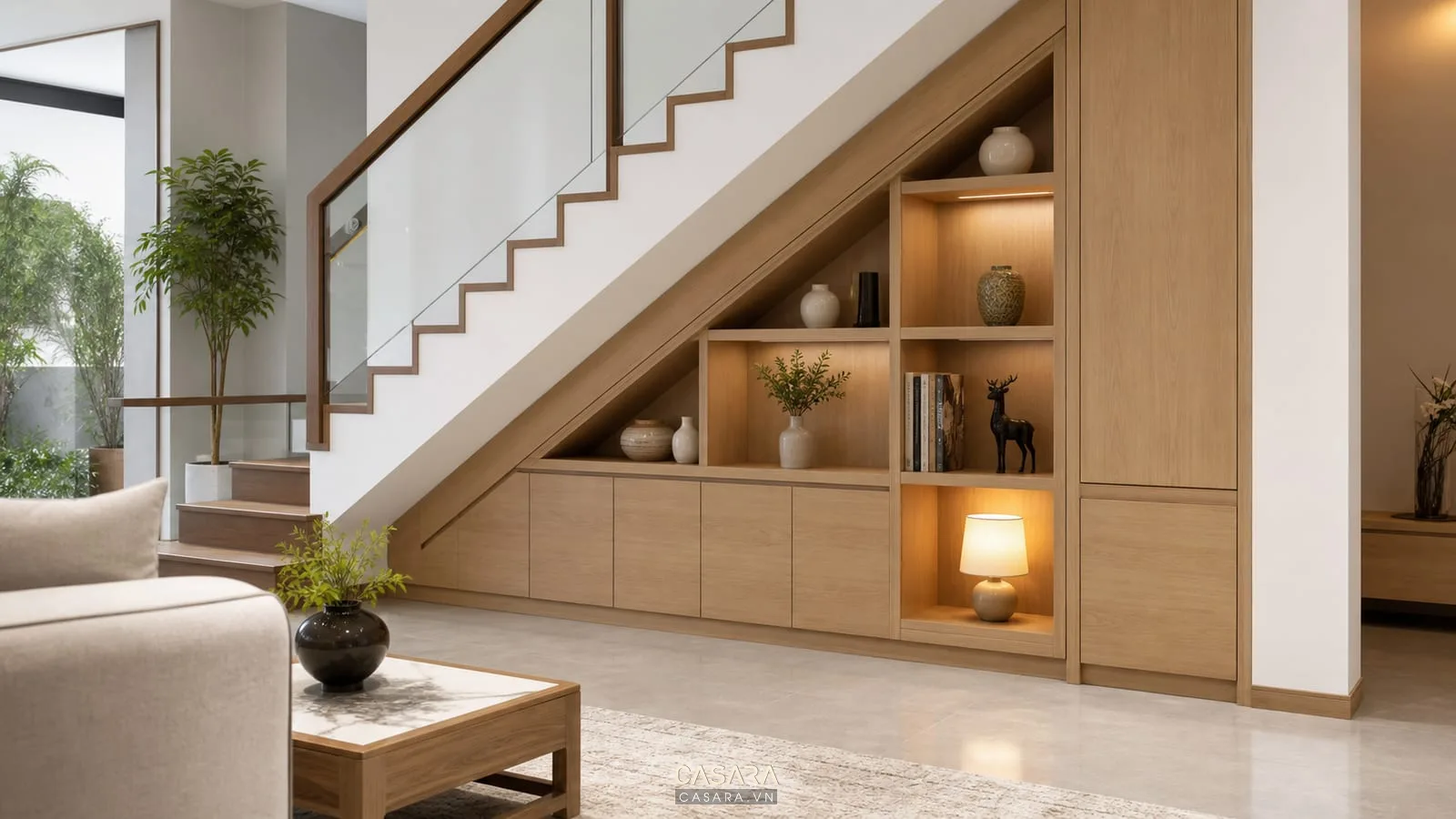 Tủ trang trí dưới gầm cầu thang bằng gỗ sáng trong phòng khách