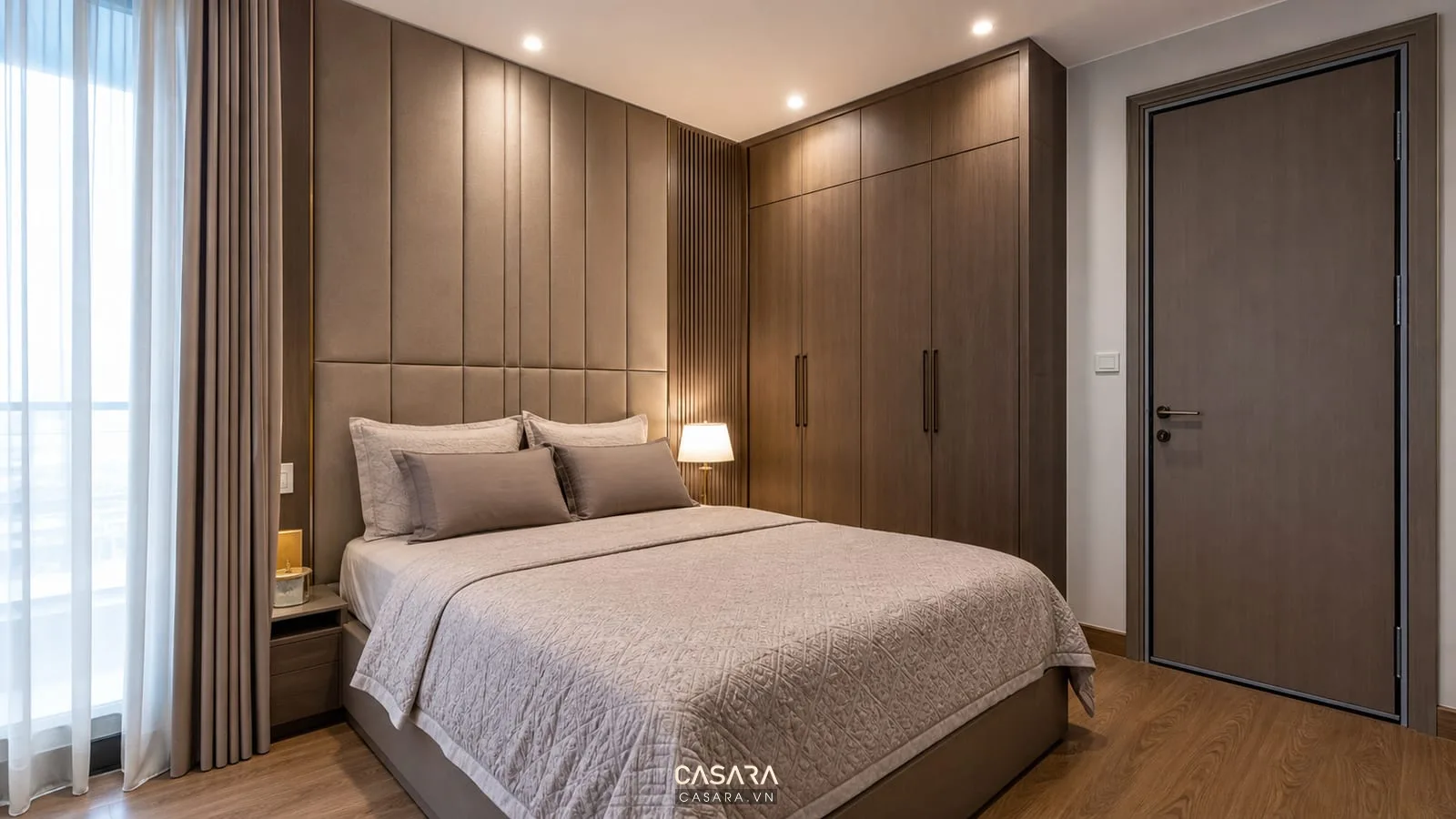Phòng ngủ chung cư cách âm với vách đầu giường, cửa có gioăng và rèm dày