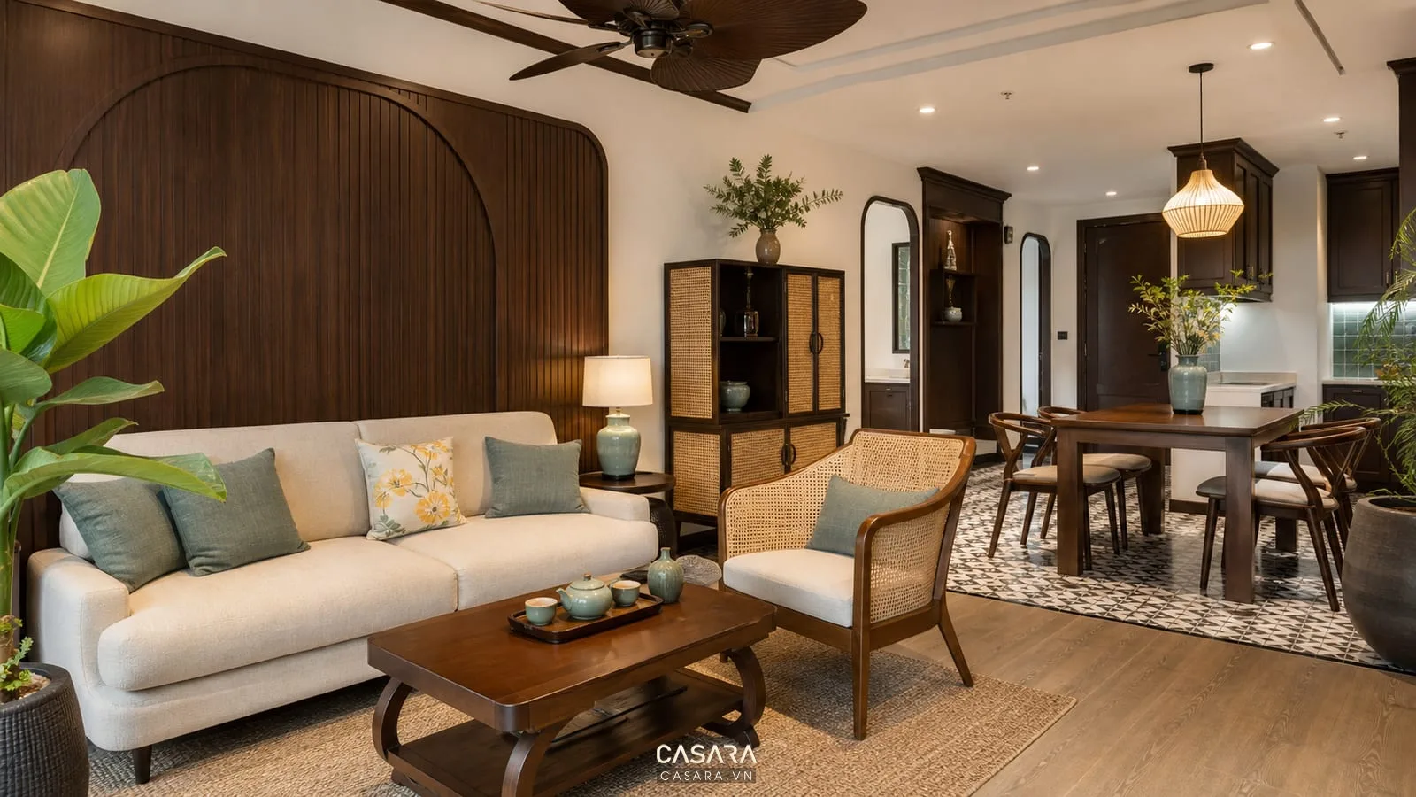 Phòng khách phong cách Indochine với sofa, vách gỗ và màu trung tính